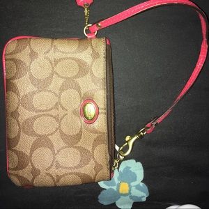 COACH wristlet (leather)